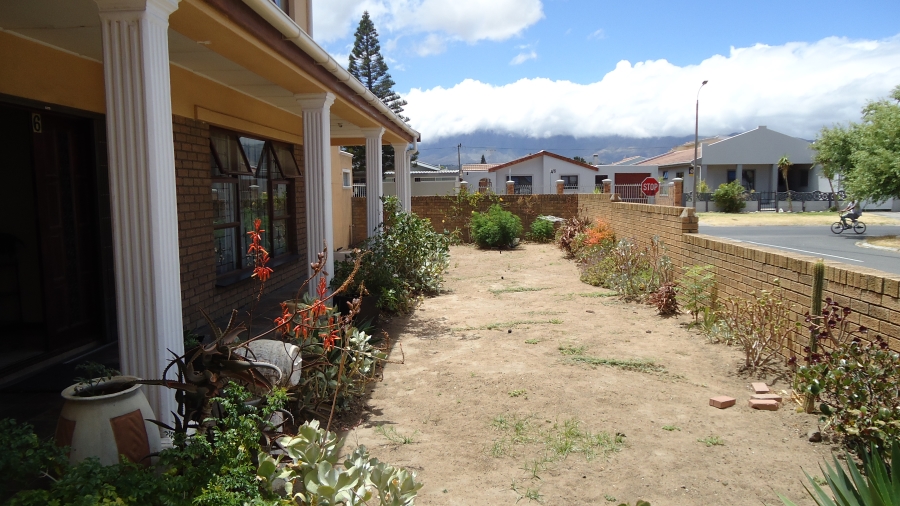 3 Bedroom Property for Sale in Gustrouw Western Cape